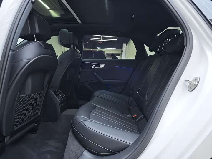 Фото 9 - Audi A4L