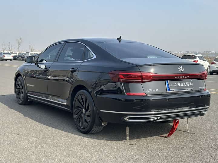 Фото 7 - Volkswagen Passat