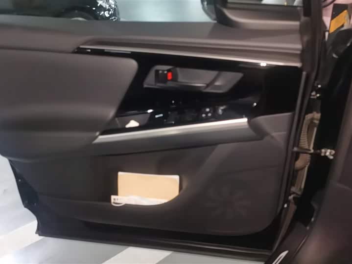 Фото 7 - Toyota bZ4X