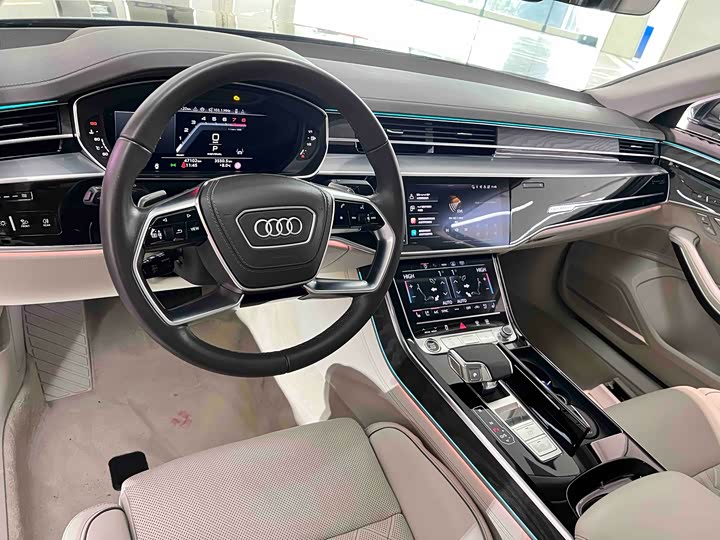 Фото 5 - Audi A8