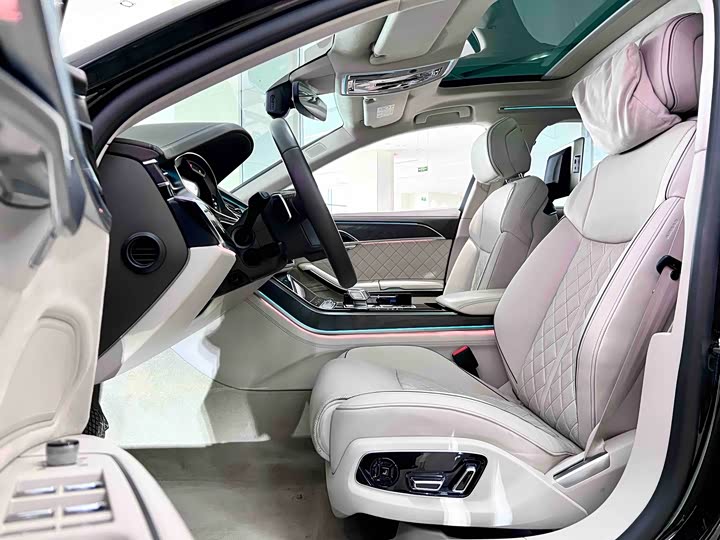 Фото 7 - Audi A8