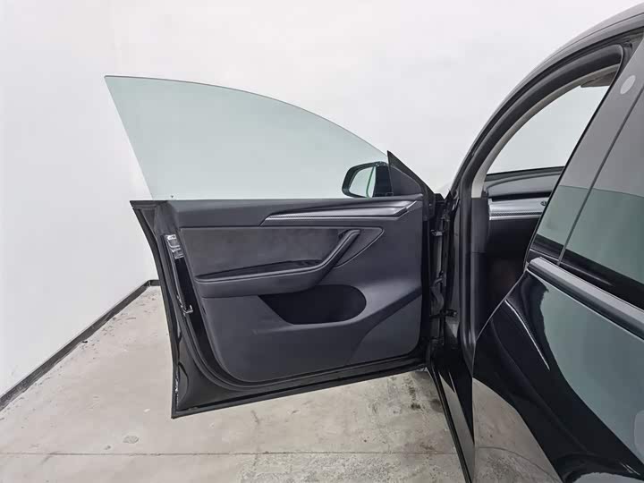 Фото 8 - Tesla Model Y