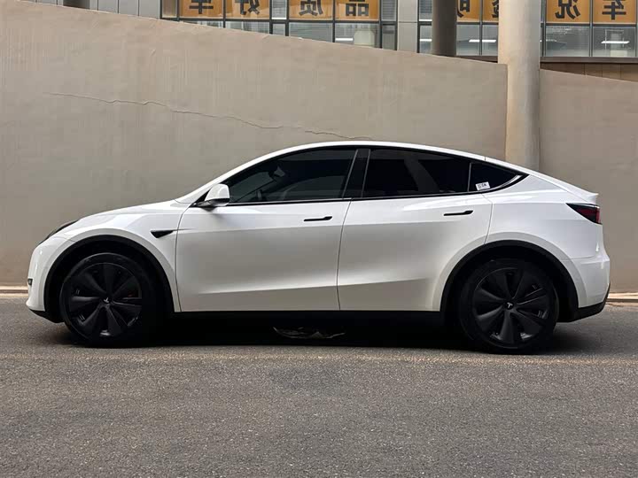 Фото 3 - Tesla Model Y