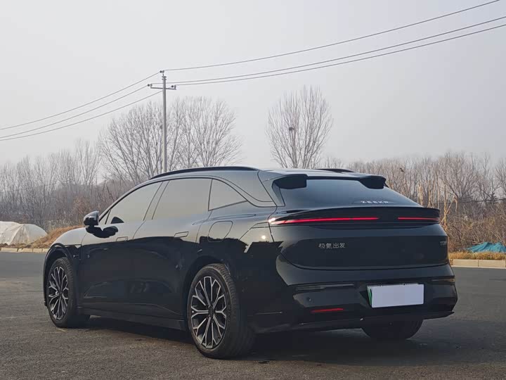 Фото 8 - Zeekr 007 GT