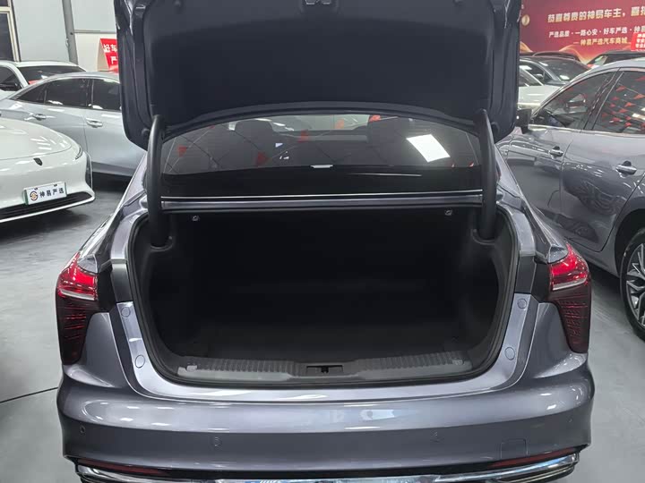 Фото 5 - Hongqi H5