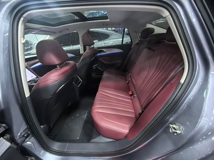 Фото 7 - Hongqi H5