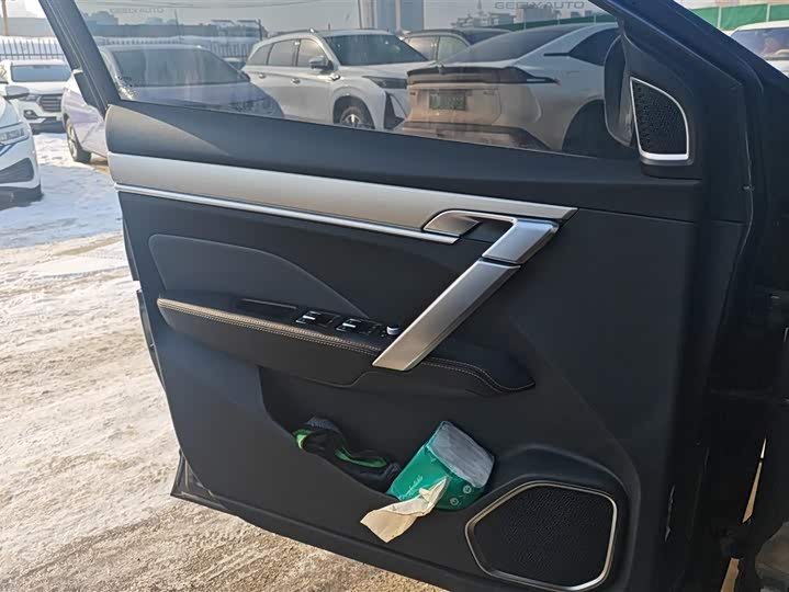 Фото 7 - Geely Coolray