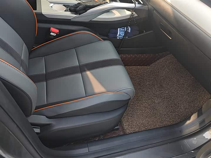 Фото 8 - Geely Coolray