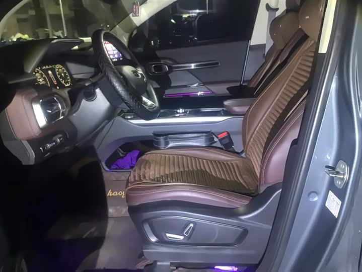 Фото 9 - Geely Okavango