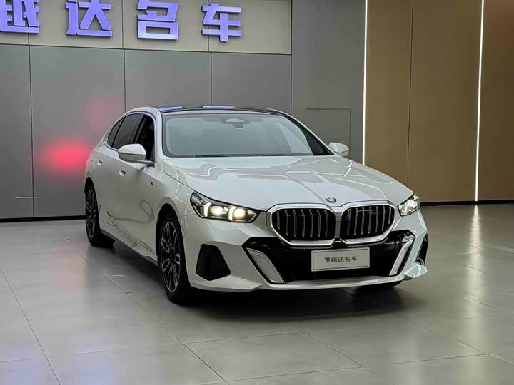 Фото 5 - BMW 5 Series