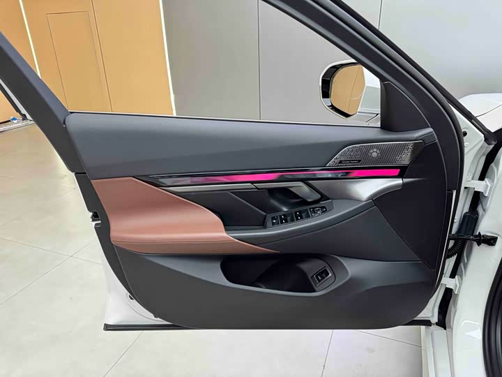 Фото 6 - BMW 5 Series