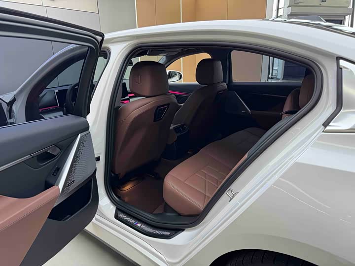 Фото 8 - BMW 5 Series