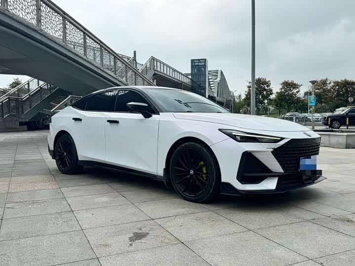 Фото 3 - Changan UNI-V