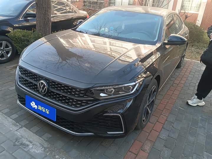 Фото 1 - Volkswagen Passat