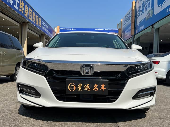 Фото 2 - Honda Accord
