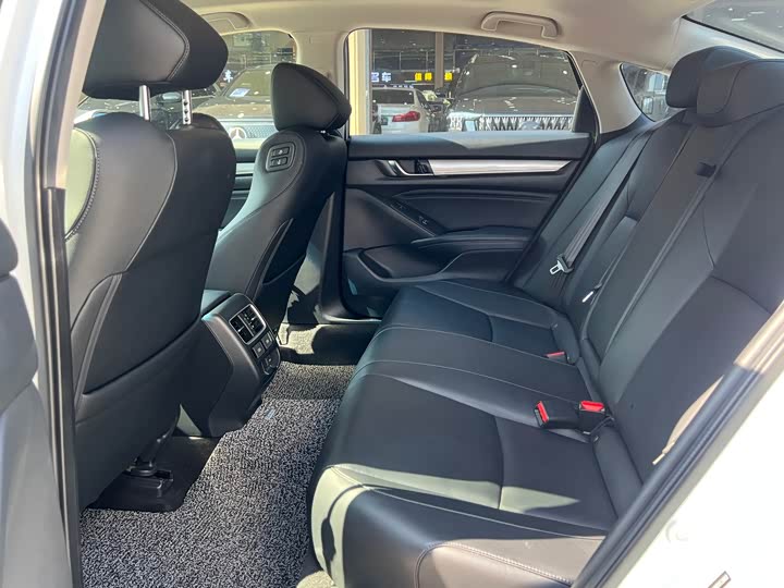 Фото 5 - Honda Accord