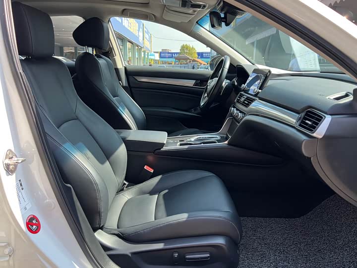 Фото 6 - Honda Accord