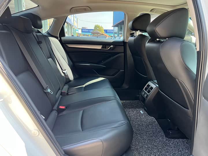 Фото 7 - Honda Accord