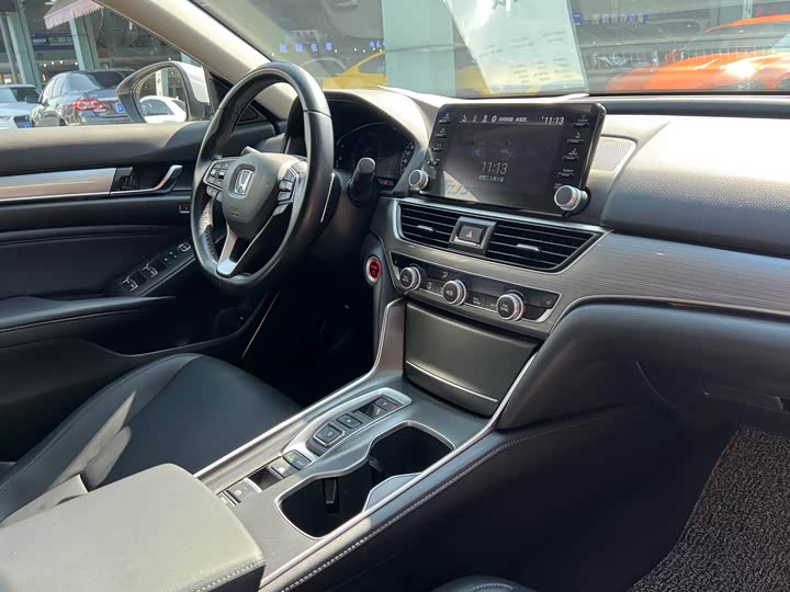 Фото 8 - Honda Accord