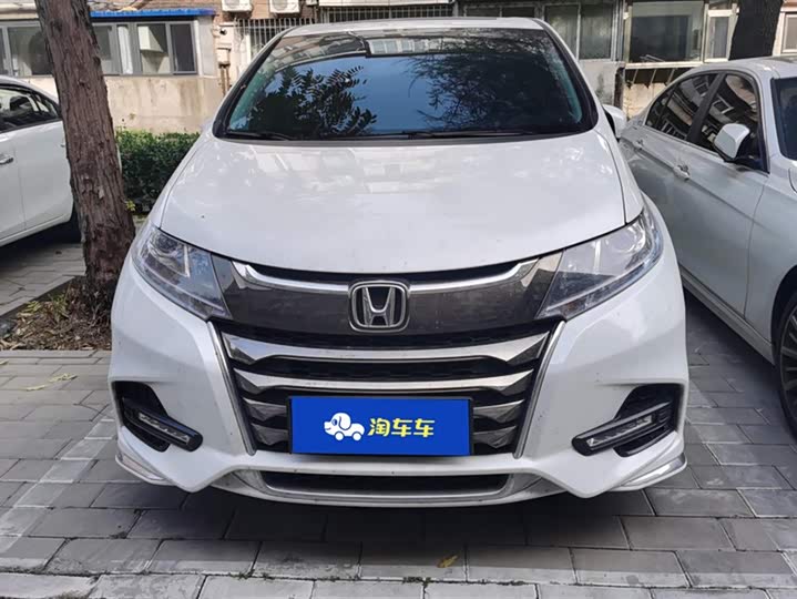 Фото 2 - Honda Odyssey