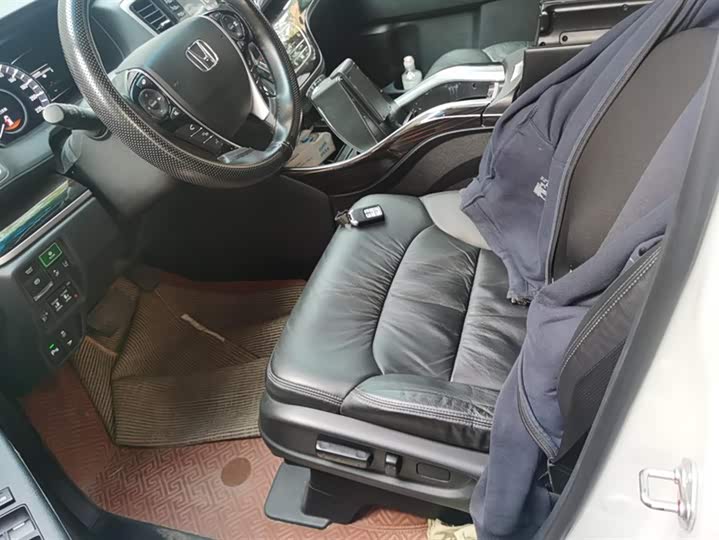 Фото 9 - Honda Odyssey