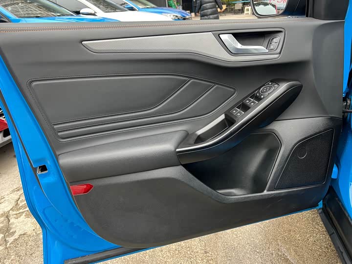 Фото 7 - Ford Focus