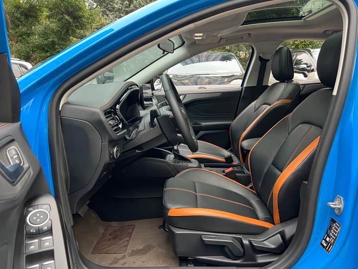 Фото 8 - Ford Focus