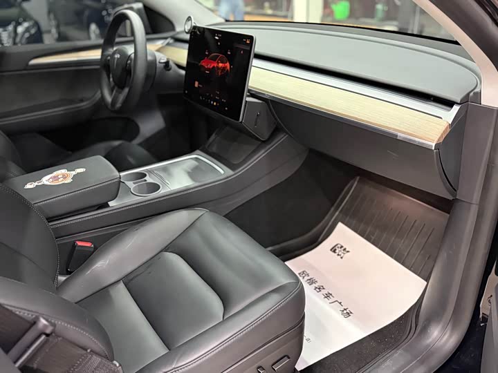 Фото 8 - Tesla Model Y