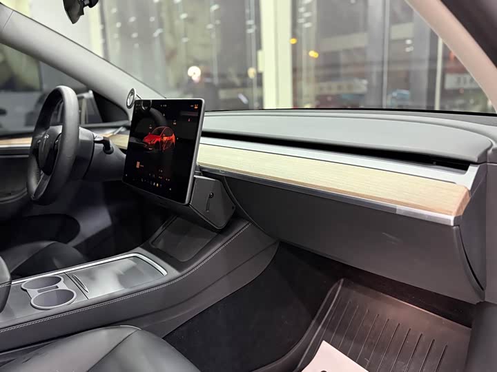Фото 9 - Tesla Model Y