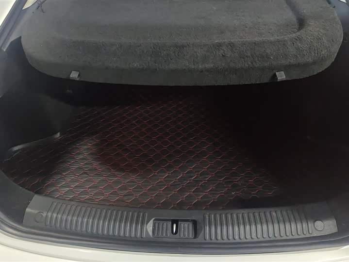 Фото 4 - Bestune B70