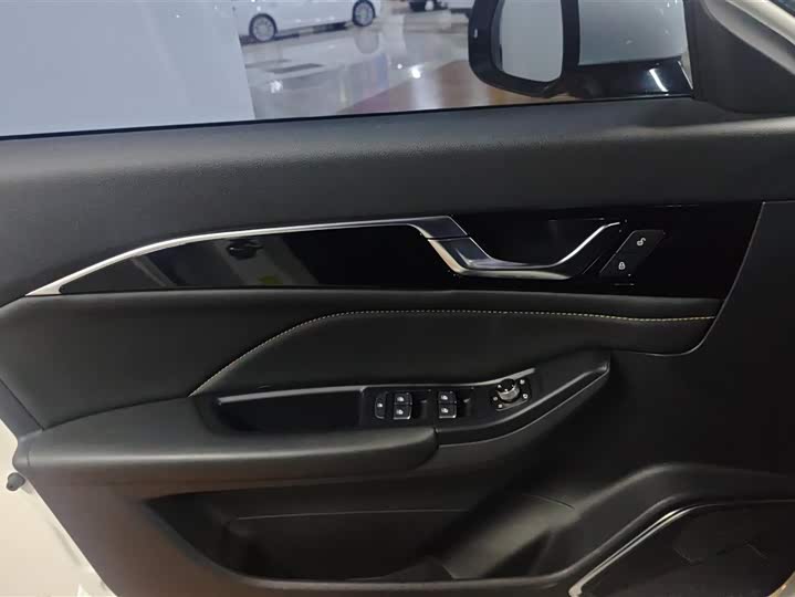 Фото 7 - Bestune B70