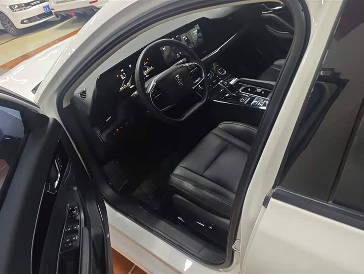 Фото 9 - Bestune B70