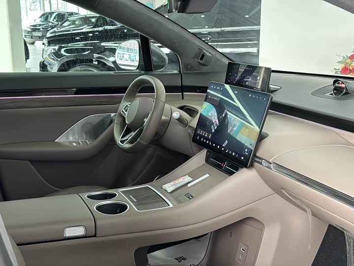 Фото 7 - Luxeed R7