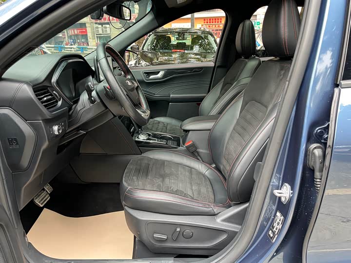 Фото 9 - Ford Escape