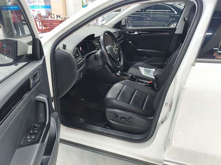 Фото 8 - Volkswagen T-Roc