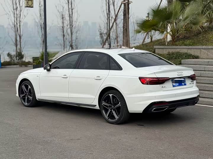 Фото 4 - Audi A4L