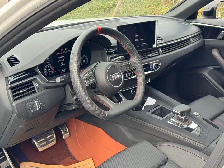 Фото 8 - Audi A4L