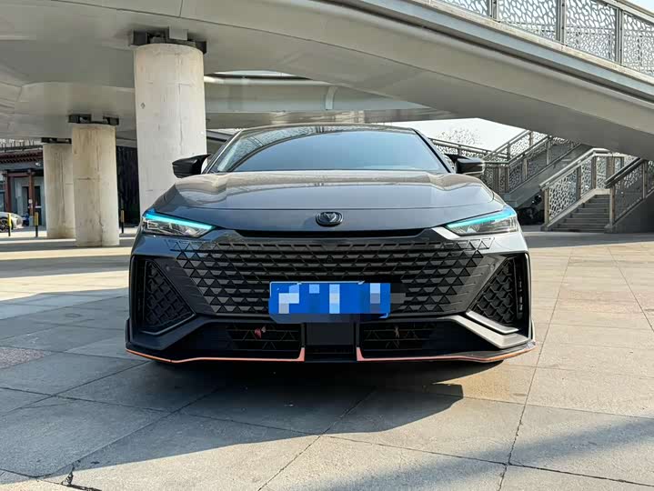 Фото 2 - Changan UNI-V