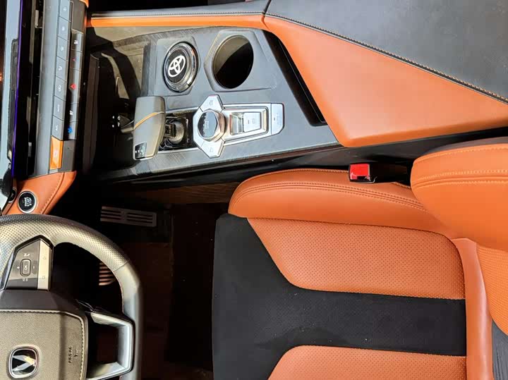 Фото 7 - Changan UNI-V