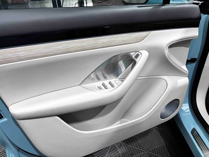 Фото 9 - Luxeed R7