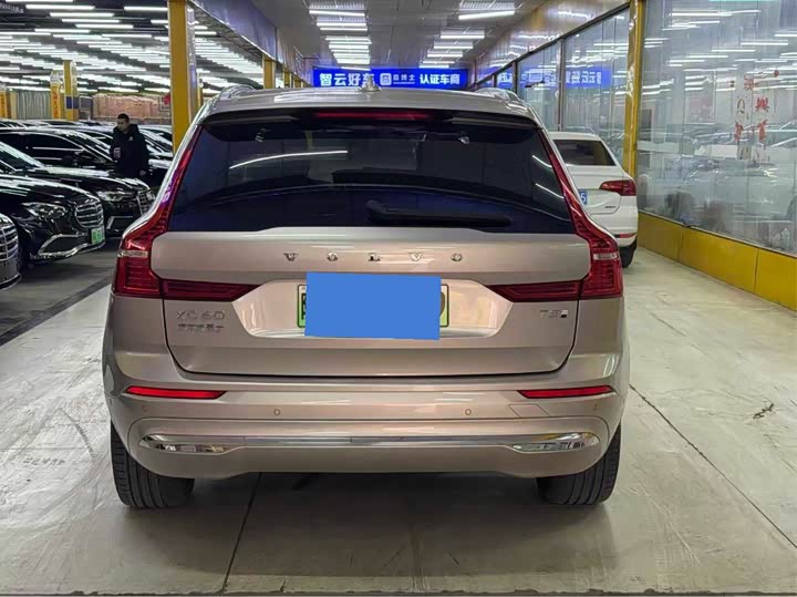 Фото 8 - Volvo XC60 Hybrid