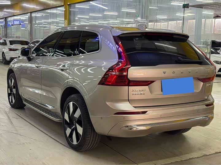 Фото 9 - Volvo XC60 Hybrid