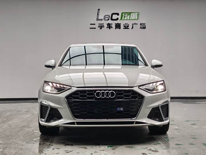 Фото 2 - Audi A4L