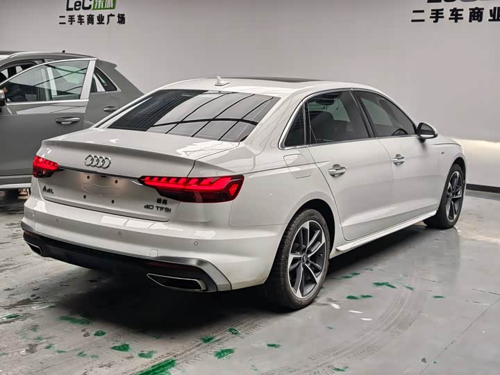 Фото 6 - Audi A4L