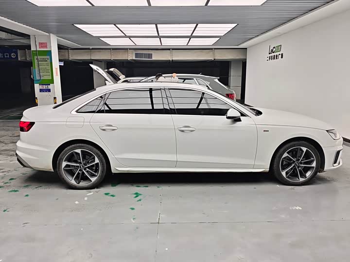 Фото 8 - Audi A4L