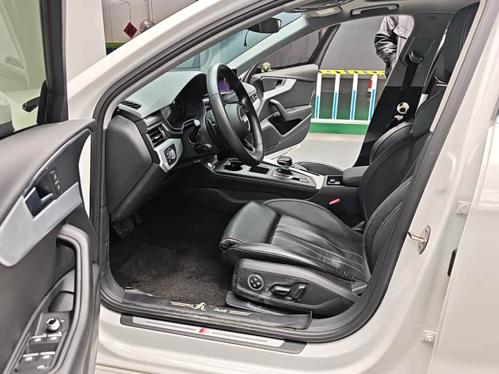 Фото 9 - Audi A4L