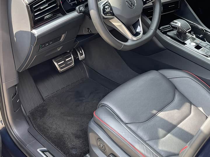 Фото 4 - Volkswagen Touareg