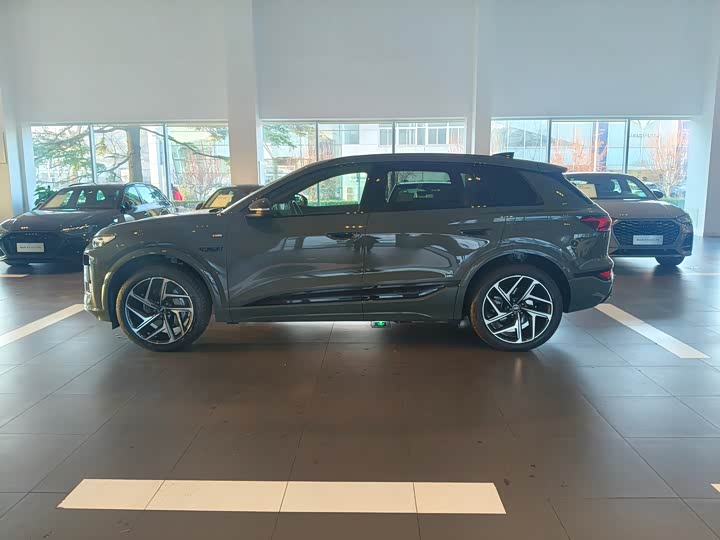 Фото 5 - Audi Q6L e-tron