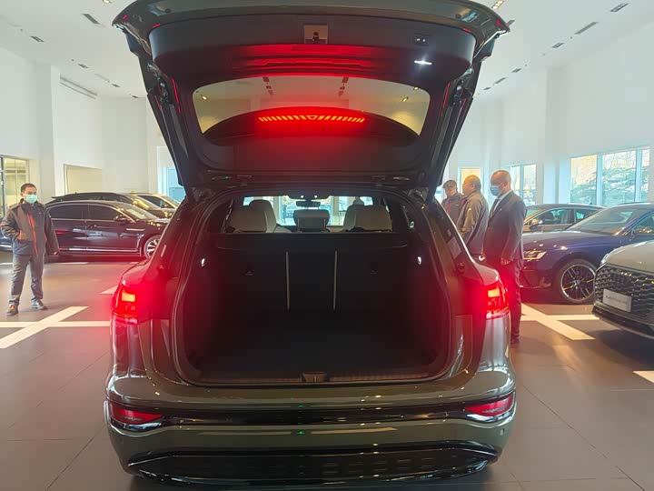 Фото 9 - Audi Q6L e-tron