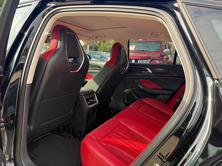 Фото 9 - Hongqi H6